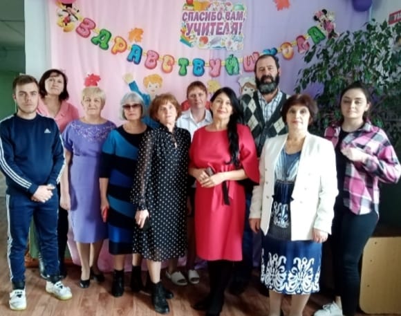 Коллектив Новокопыловской школы филиала МКОУ "Новомоношкинская сош".